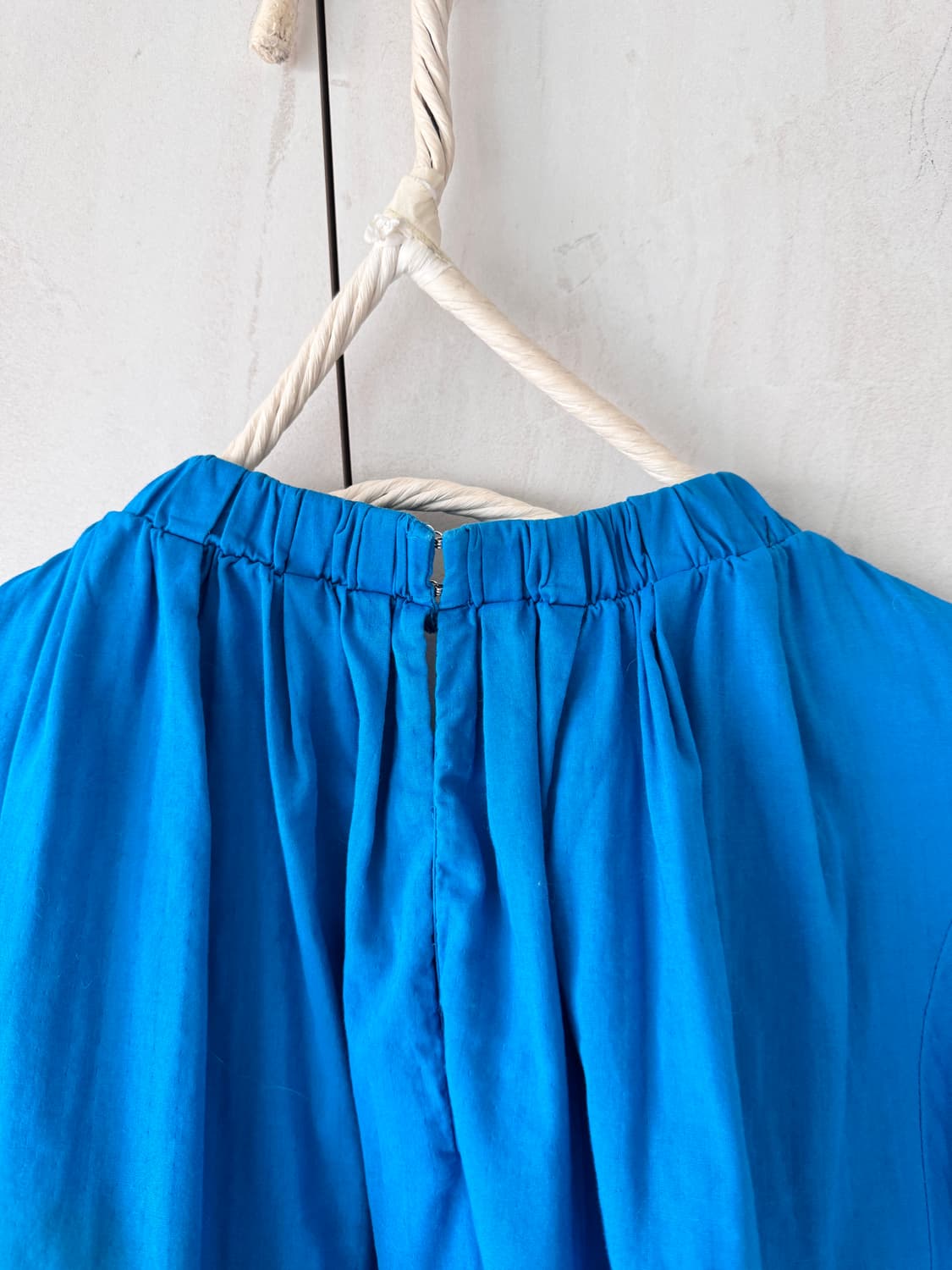 엔촐드 ENFOLD 블루 셔링 블라우스 38(55사이즈) 상품이미지2