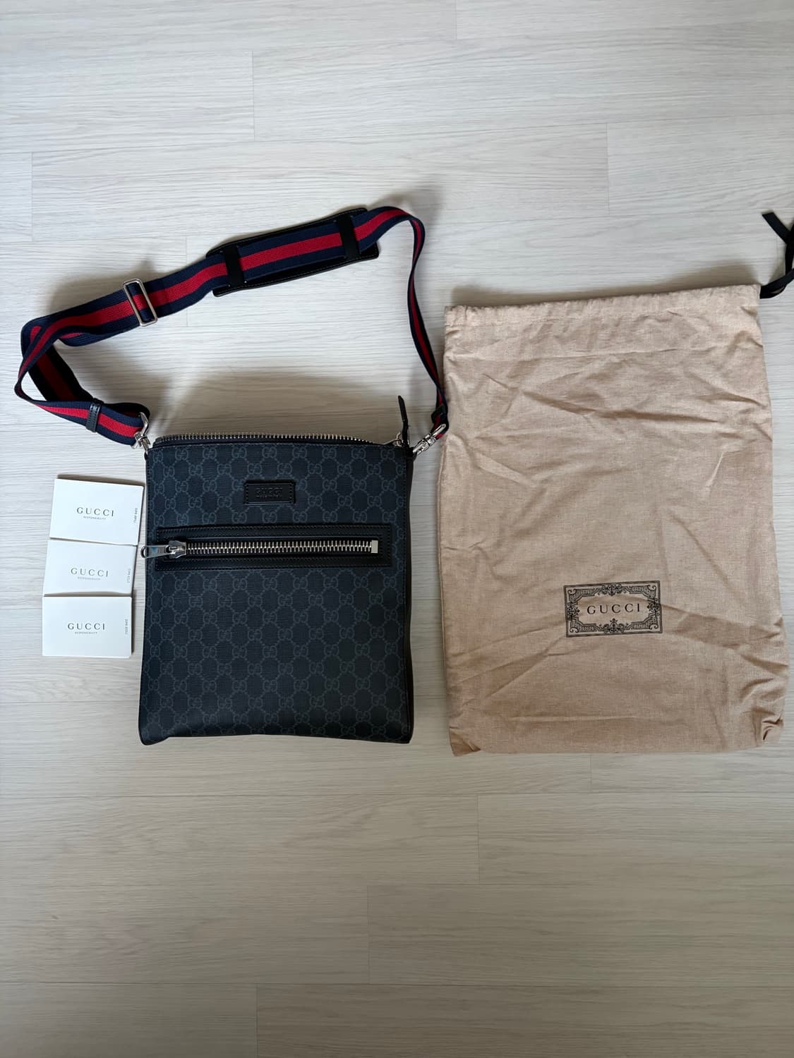 구찌 GG 수프림 메신저백 (GG Supreme messenger bag 상품이미지1