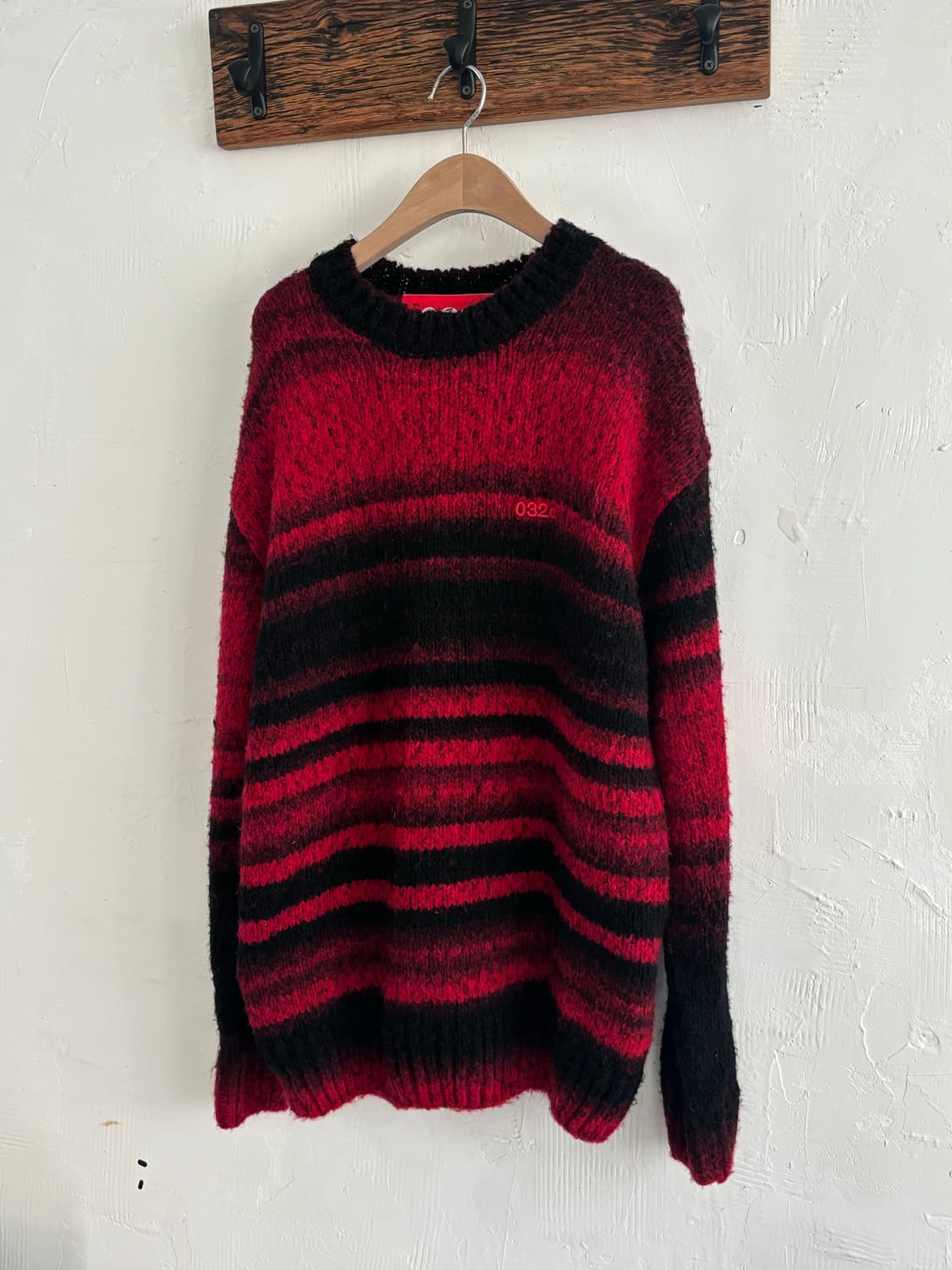 032C 로고 픽셀 그라데이션 레드 니트 상품이미지5