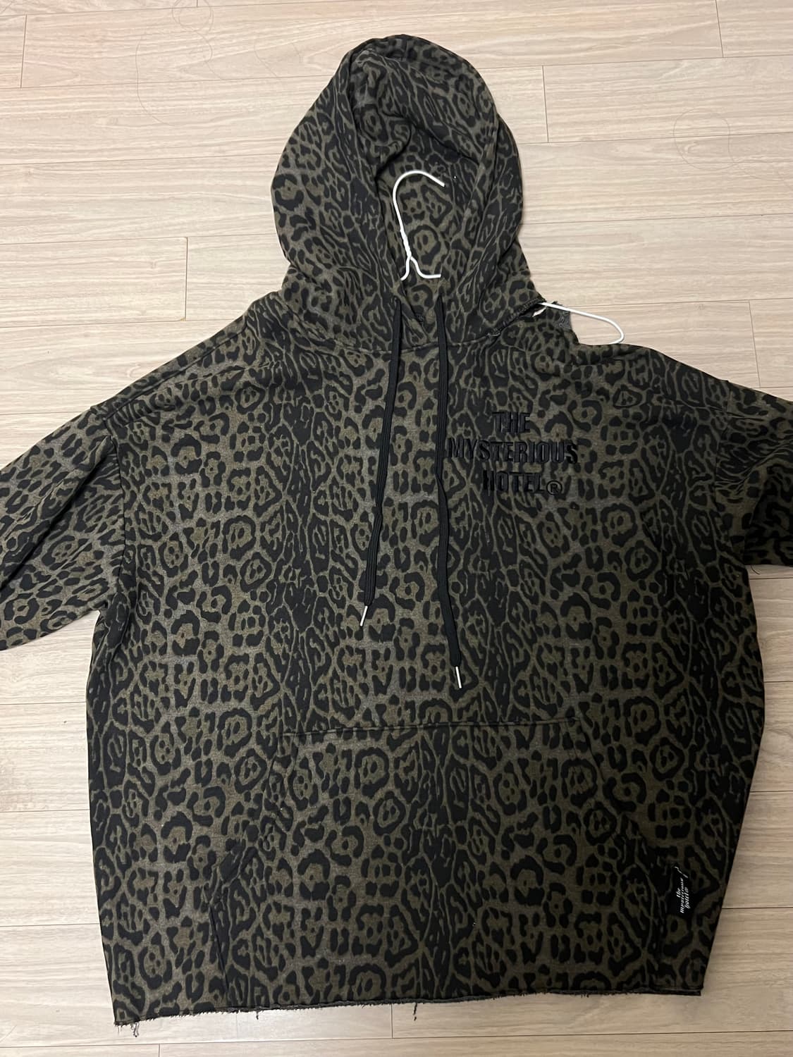 더미스테리어스호텔 후드 상품이미지1