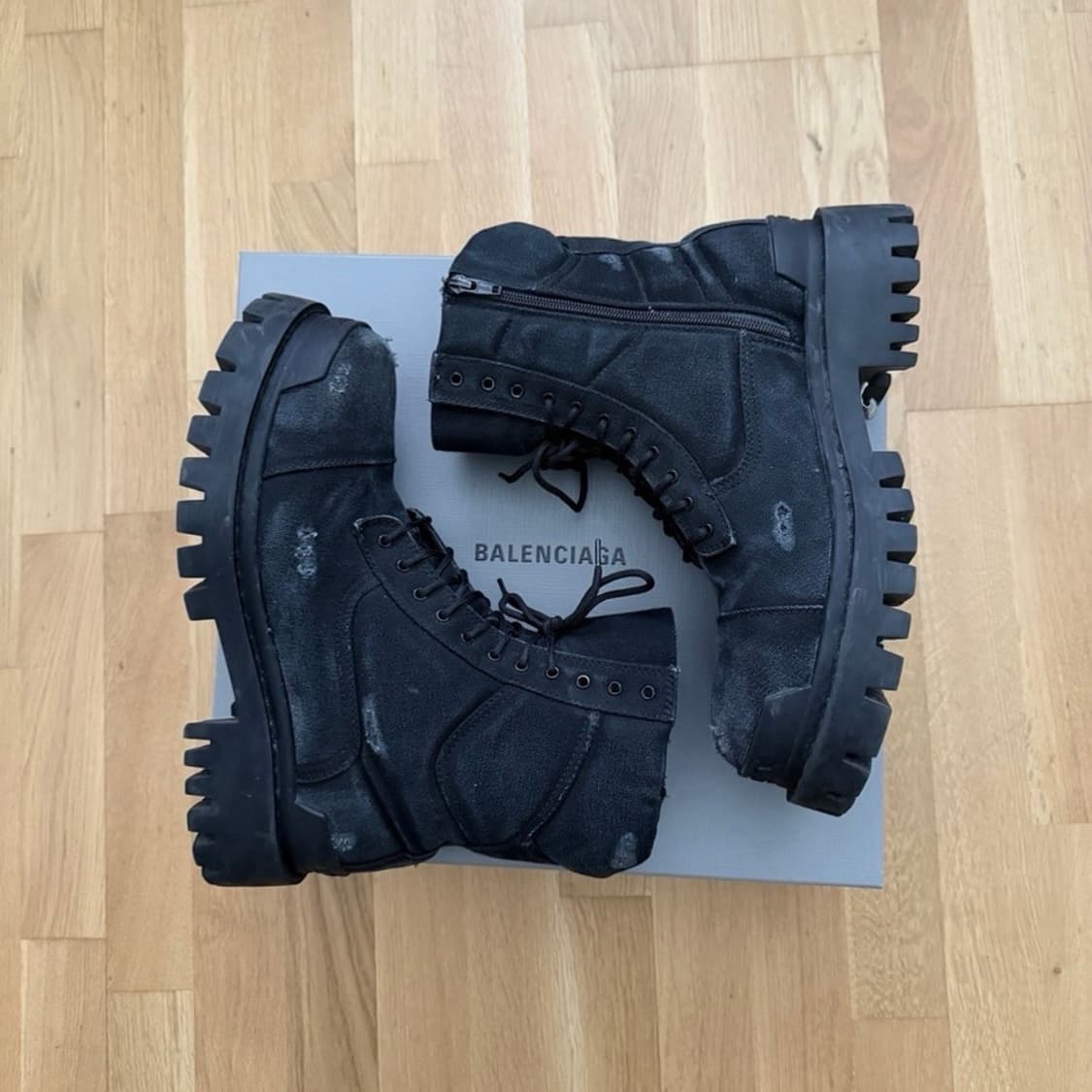 발렌시아가 컴뱃 스트라이크 부츠 42 상품이미지1