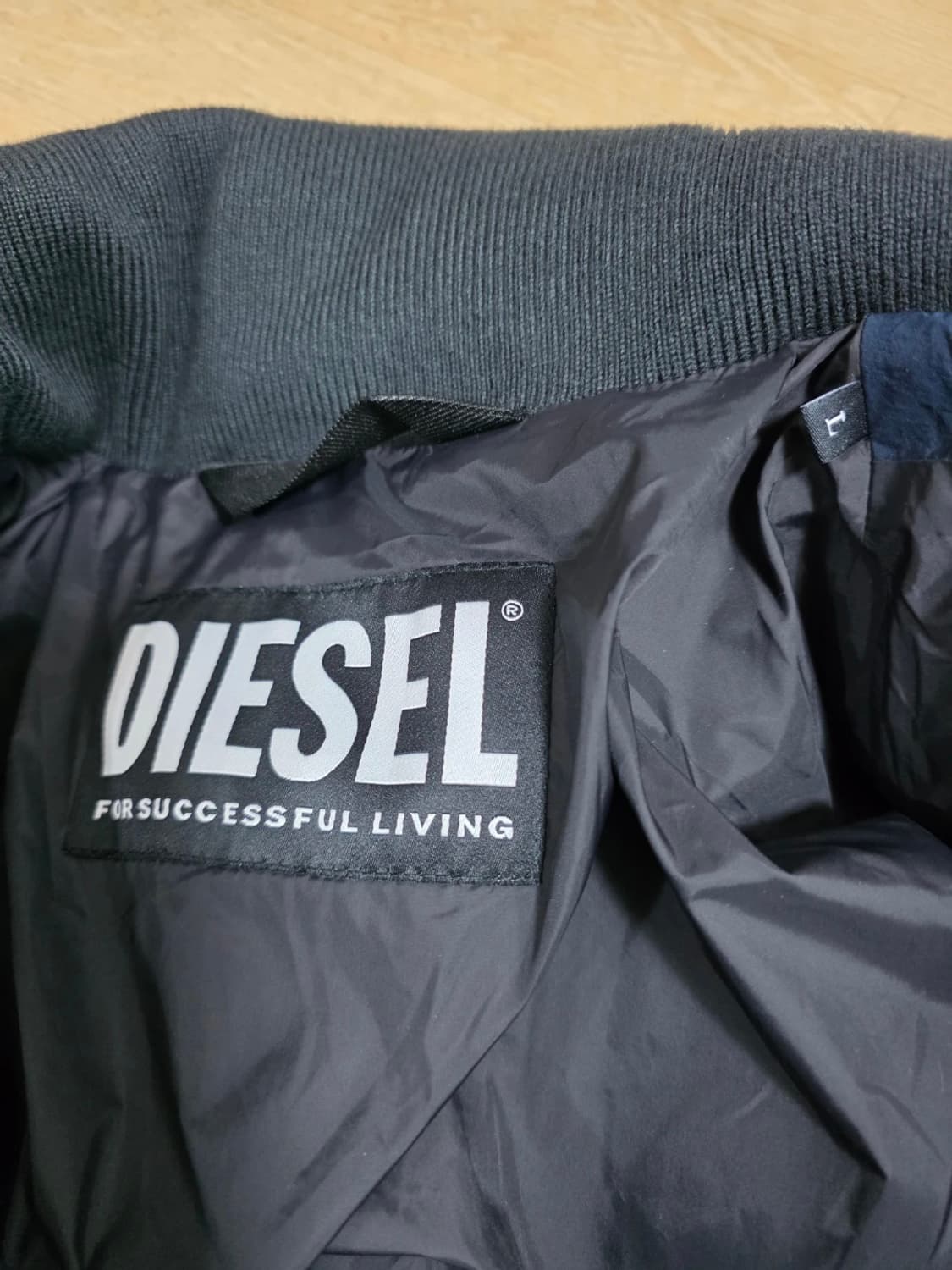 디젤 21FW 패딩 네이비 L 상품이미지8