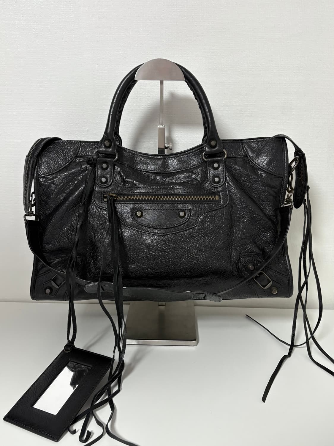 발렌시아가 시티 모터백 블랙 미디움 상품이미지1