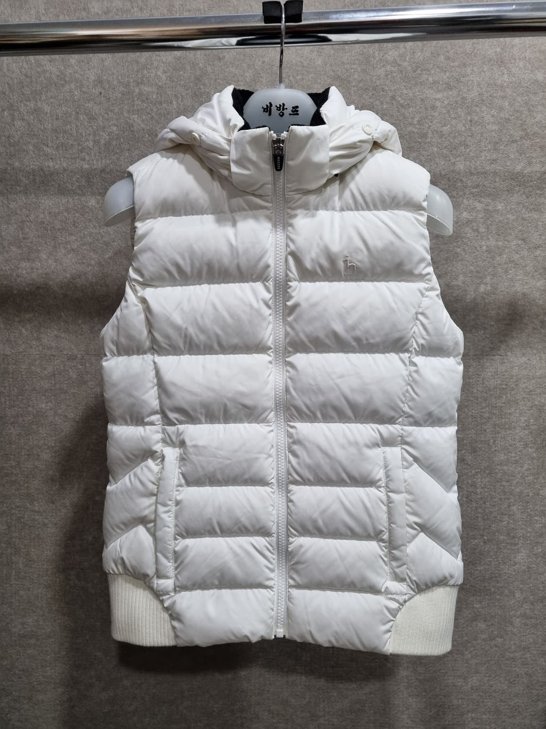 여성 85 헤지스 골프웨어 거위털 후드 패딩 조끼 베스트 상품이미지1