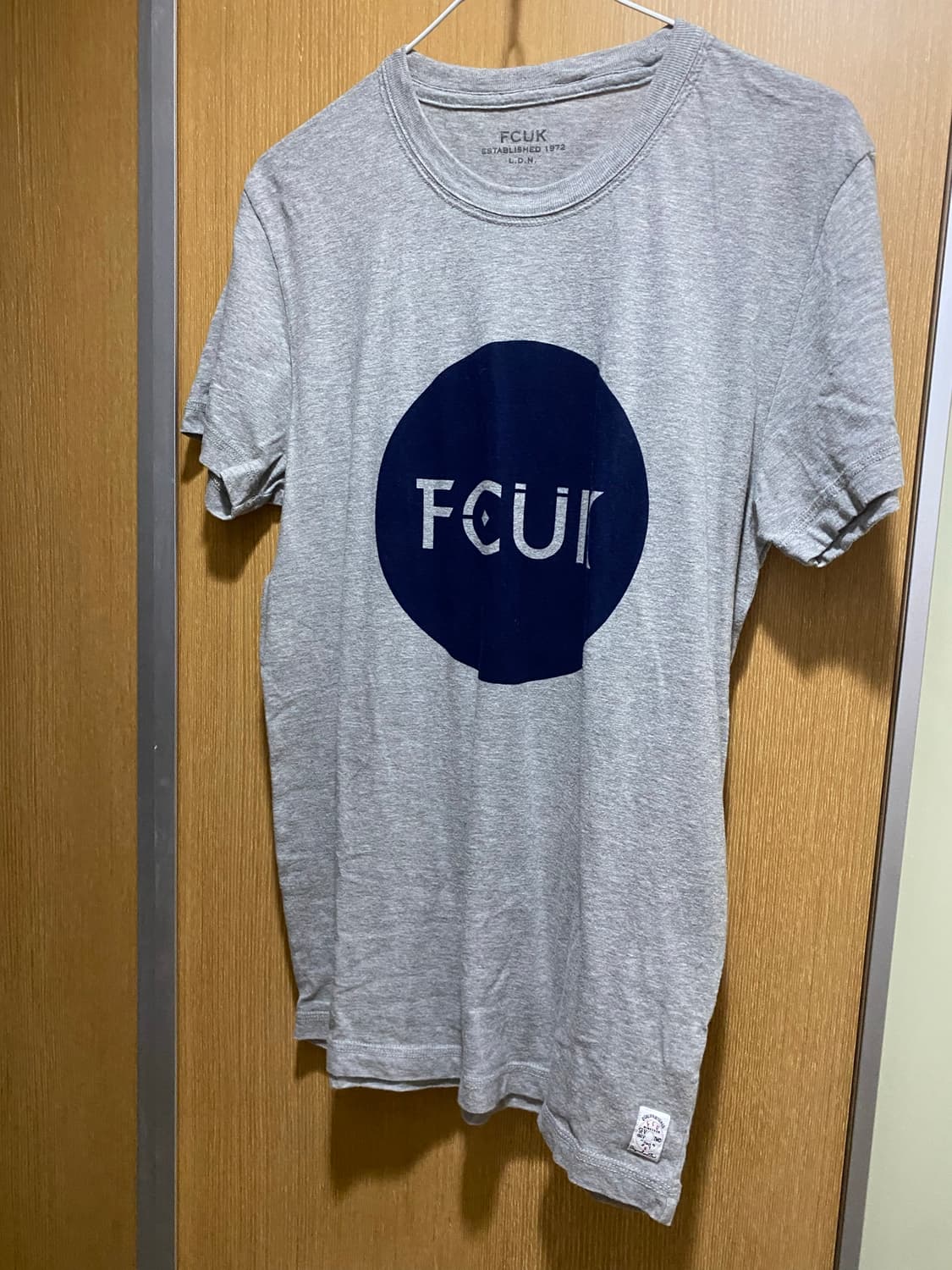 FCUK 프렌치커넥션 슬림핏 로고 반팔티 상품이미지1