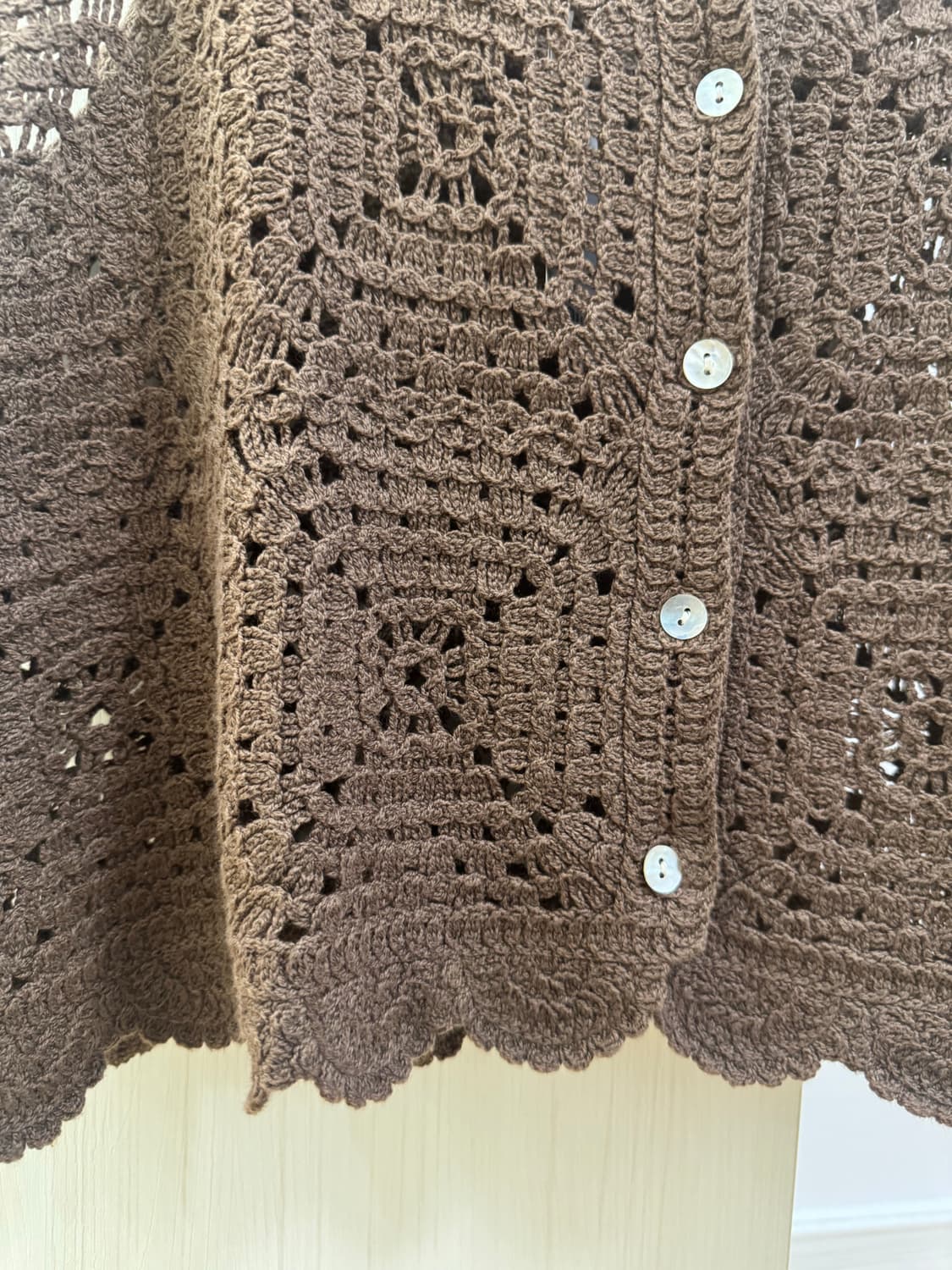 A토션버튼 갈색 니트조끼 판매  상품이미지4