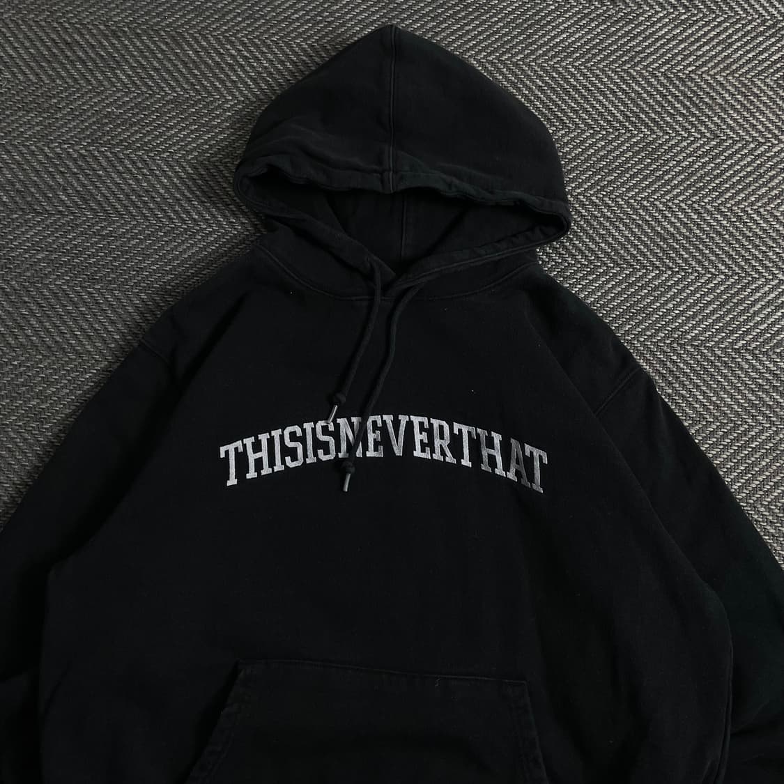 디스이즈네버댓 스펠로고 박시핏 후드 티셔츠 y 3903 상품이미지5