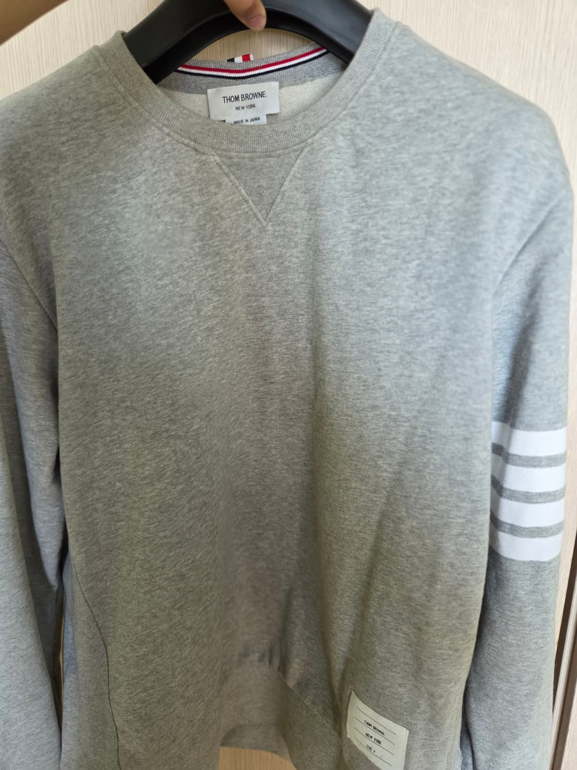 톰브라운 맨투맨 상품이미지1