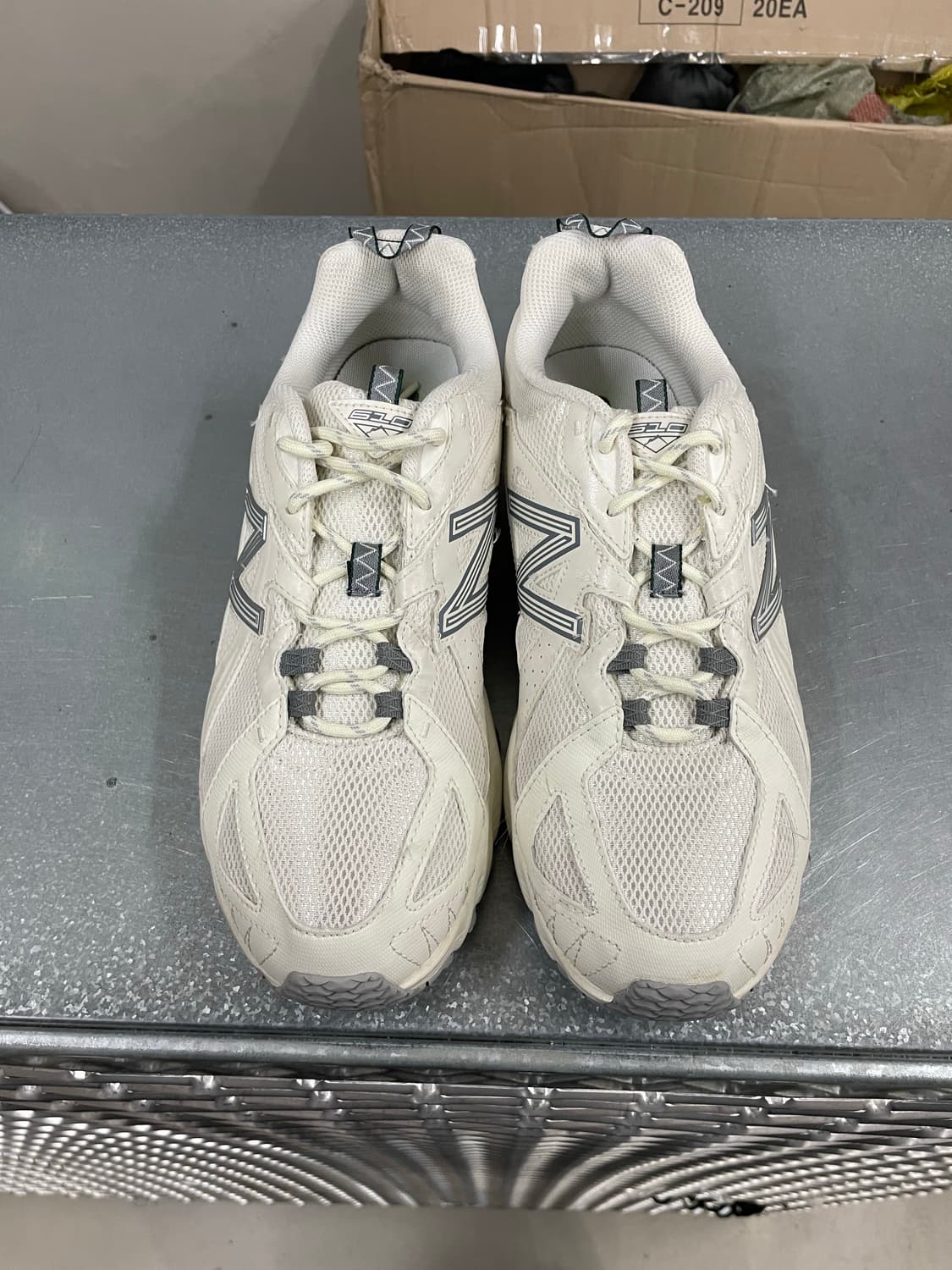 뉴발란스 610V1 화이트 270 상품이미지5