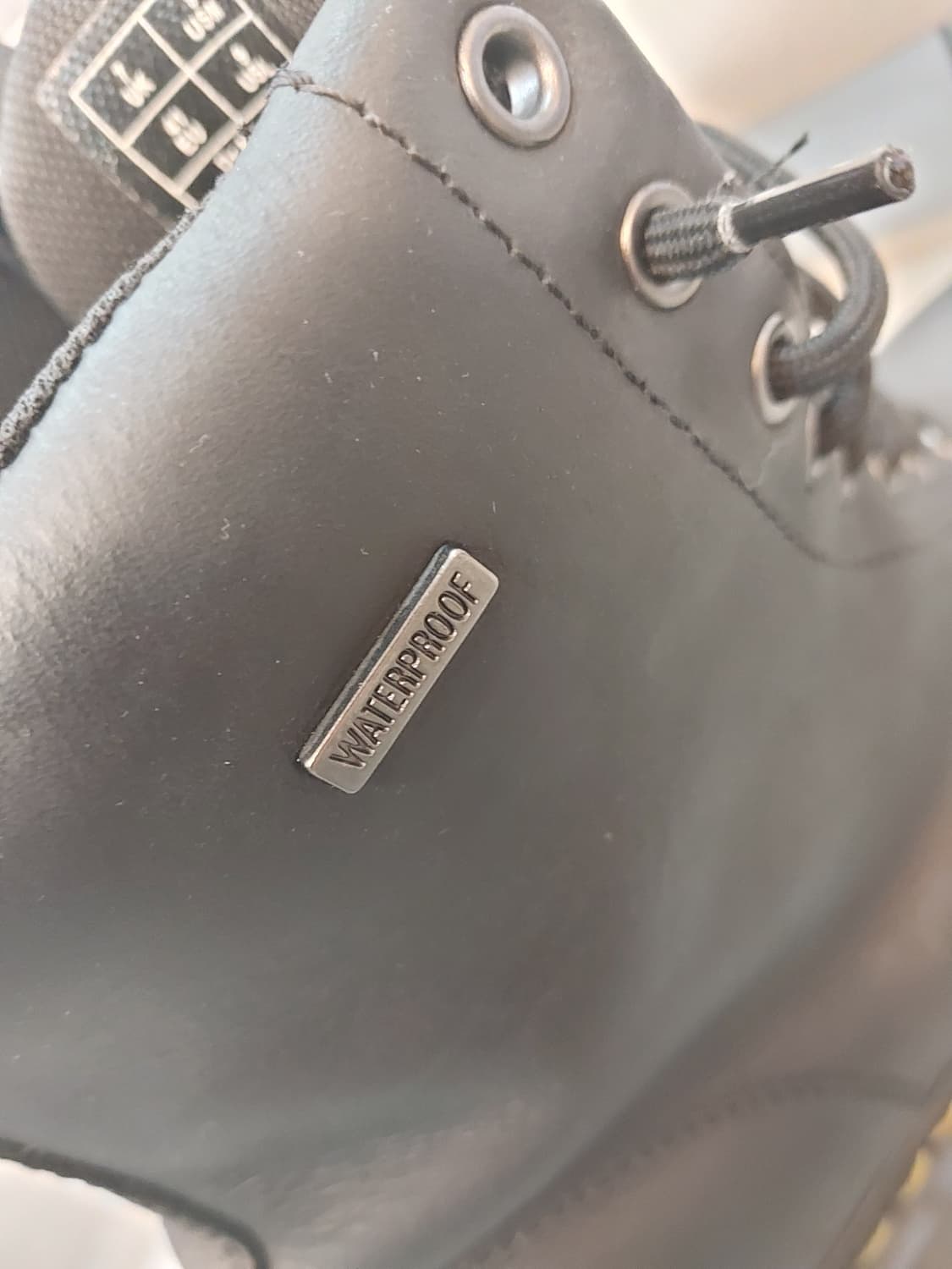 닥터마틴 1460 WP 방수 워커 UK7
 US 260 상품이미지4