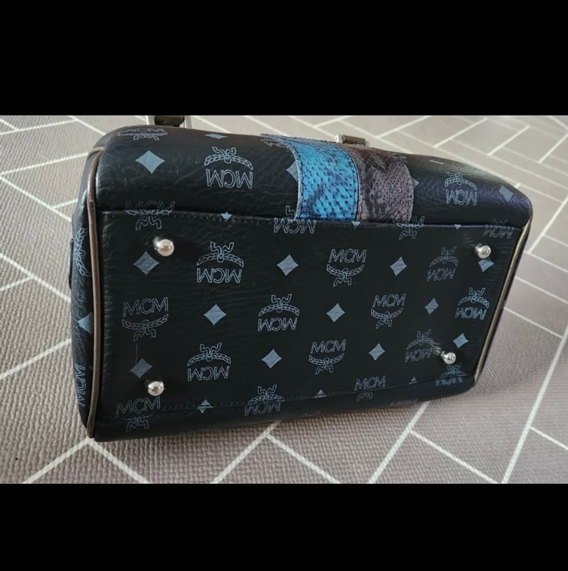 엠씨엠 비세토스 라이언 보스턴백 상품이미지2