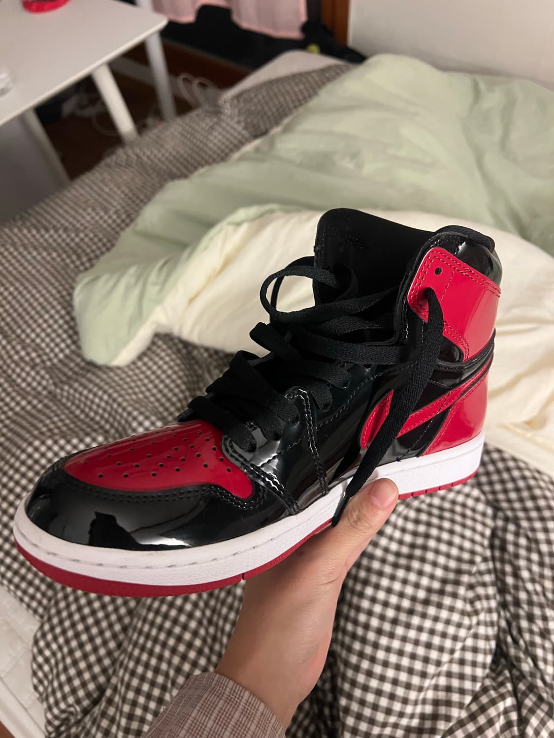 나이키 에어 조던 1 하이 브레드 페이턴트 250 상품이미지1