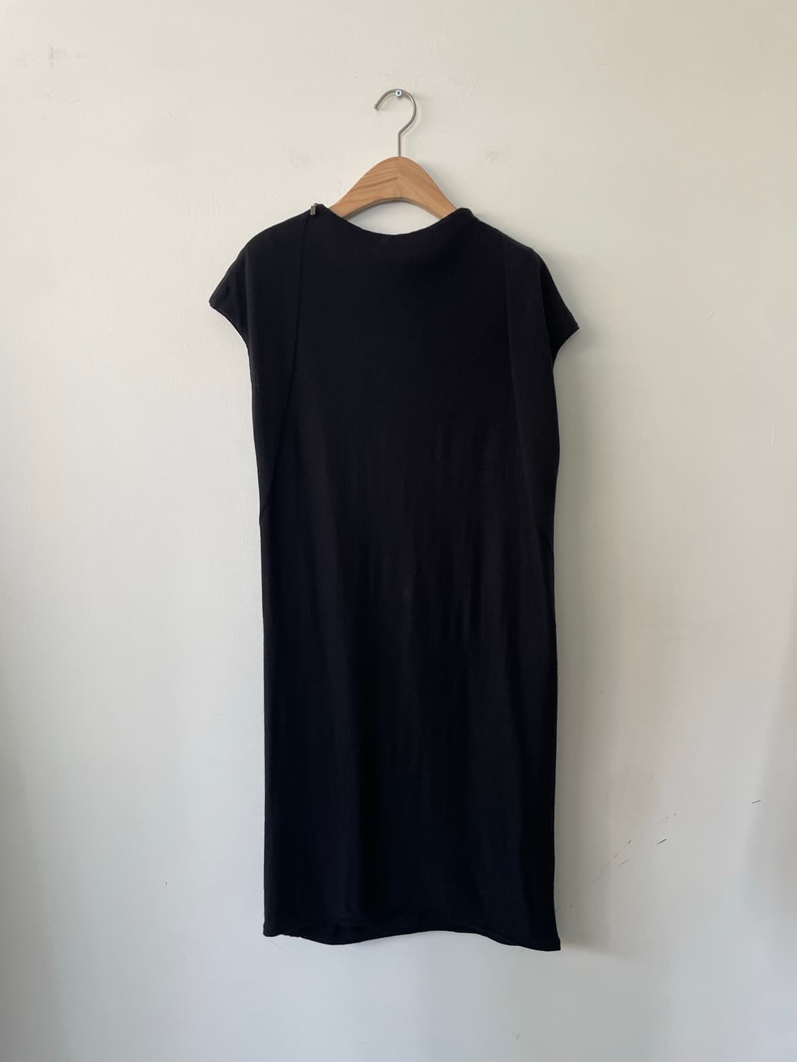 maje uneven shoulder knit dress 상품이미지1