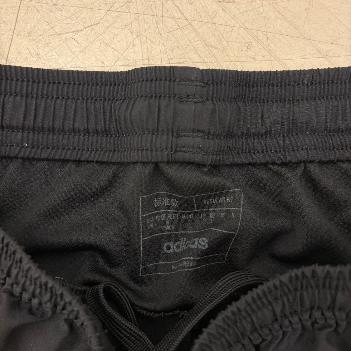 아디다스 스포티 스몰로고 반바지 상품이미지3
