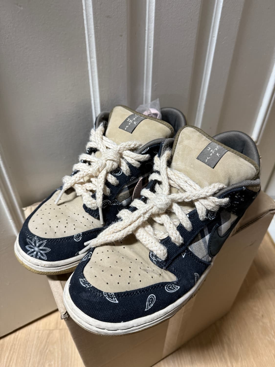 트래비스 스캇 SB덩크(285) 상품이미지1