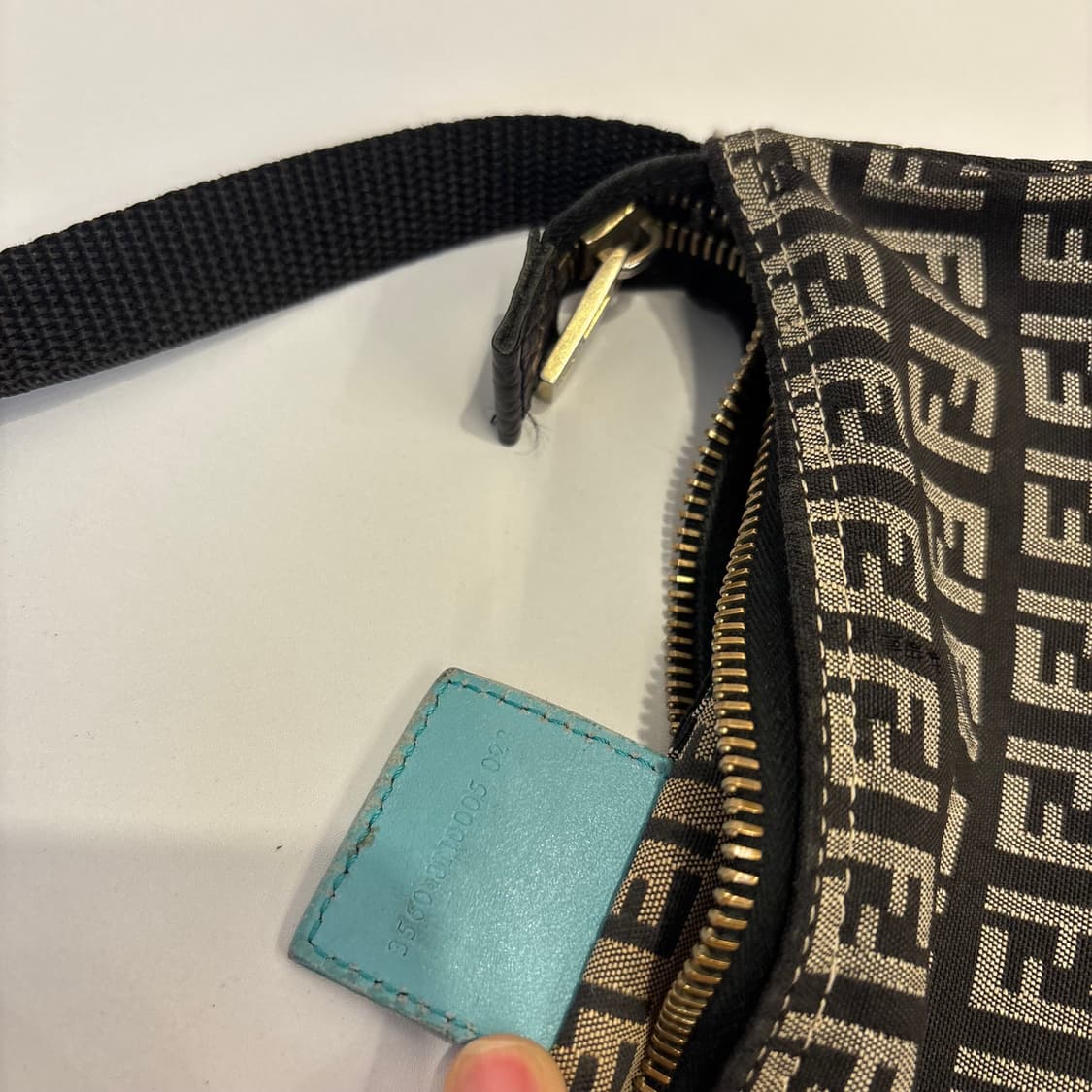 정품 펜디 주카 크로스백     상품이미지10