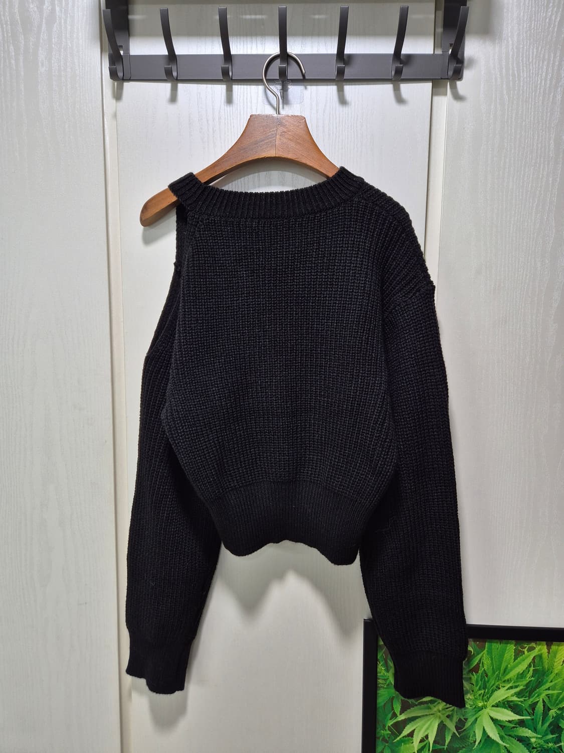 컷아웃 크롭 니트 블랙 상품이미지10