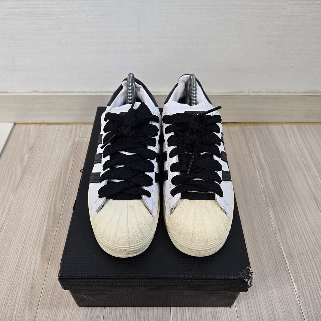 255 아디다스 슈퍼스타 레이스리스 흰검 상품이미지2