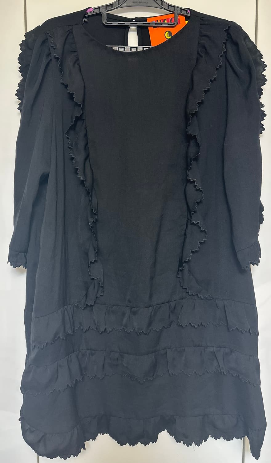 럭키슈에뜨 검정색 프릴 장식 원피스  상품이미지3