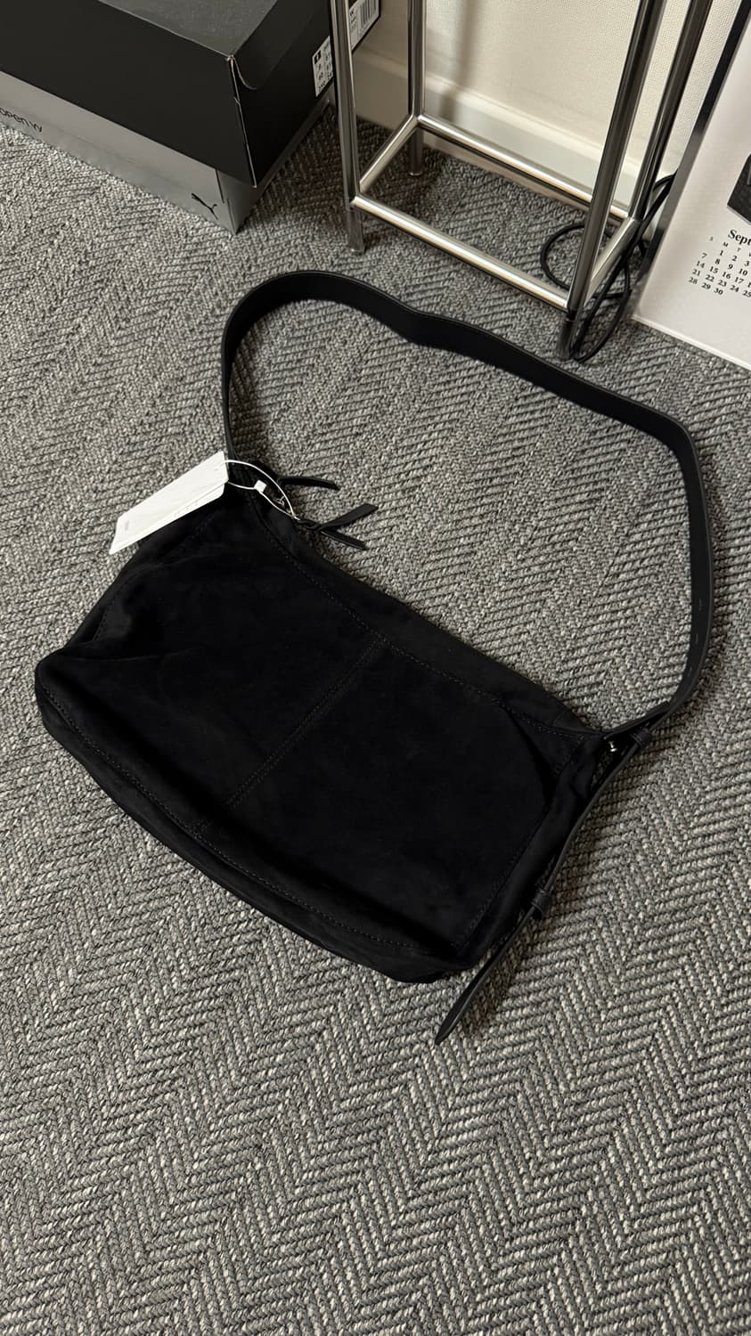 플리마켓🔥 미나브 마가렛 스웨이드 크로스백 상품이미지2