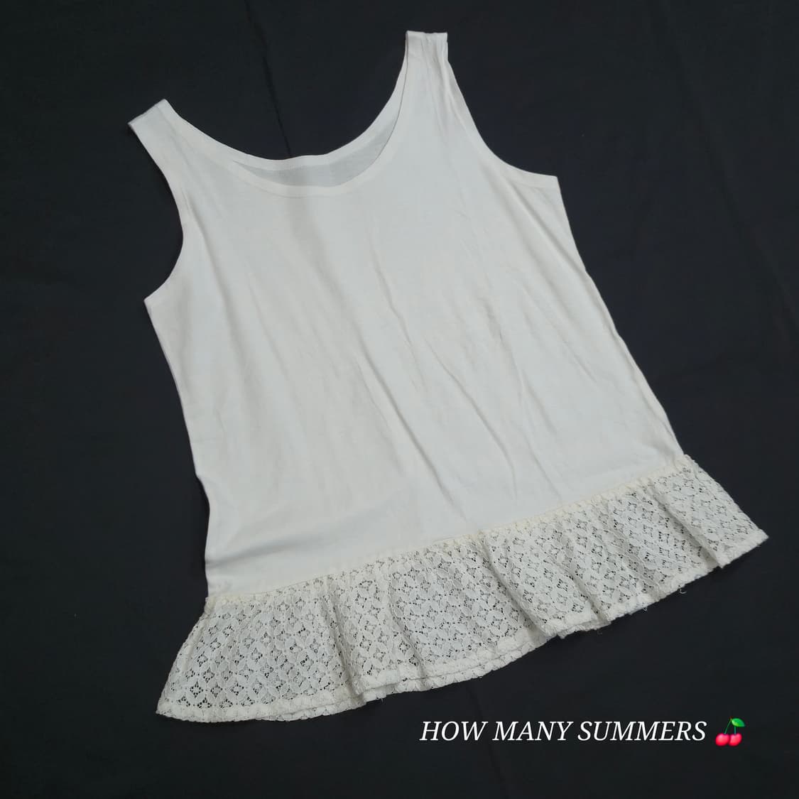 화이트 면 스판 밑단 레이스 포인트 라운드 민소매 탑 상품이미지2