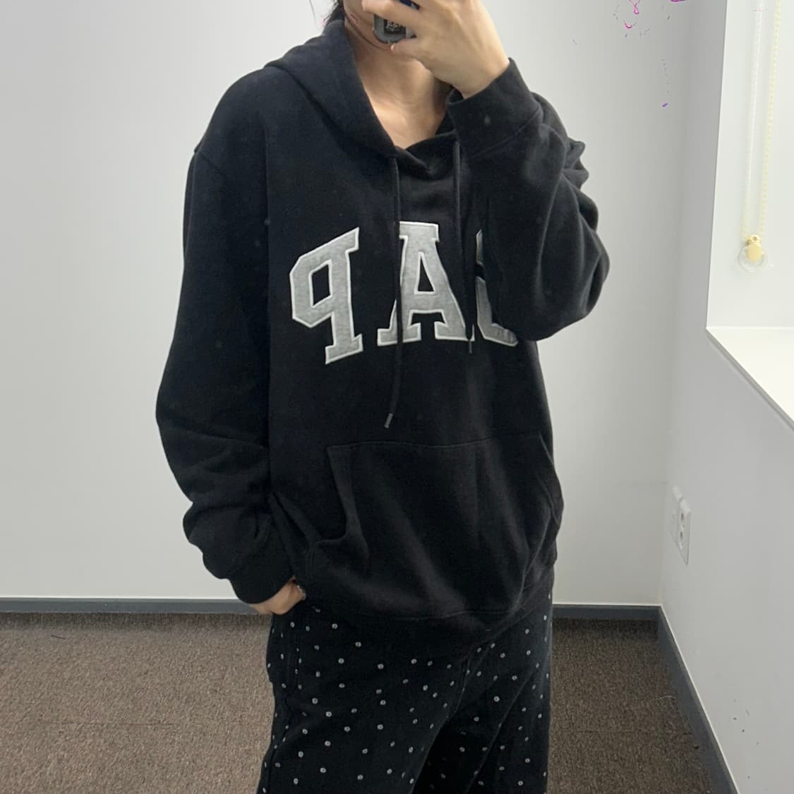 Gap 갭 그레이 로고 블랙 후드티 상품이미지2