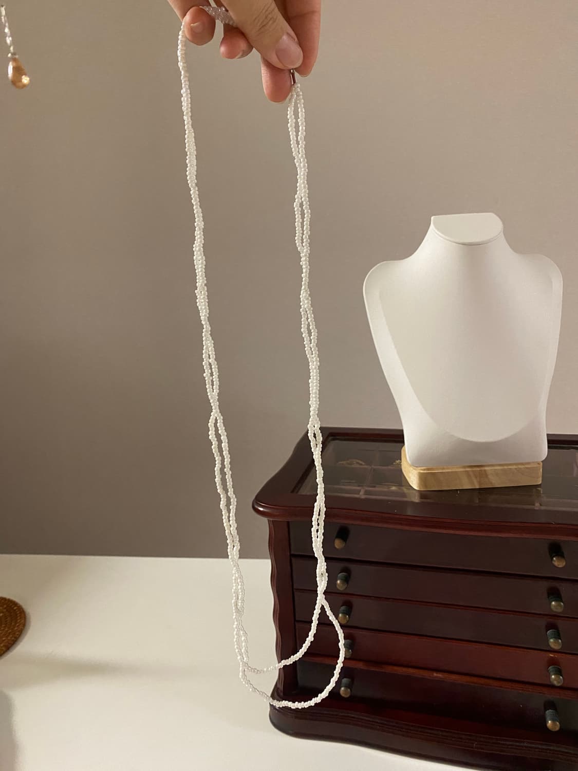 화이트 진주알색상 비즈 롱 목걸이 상품이미지7