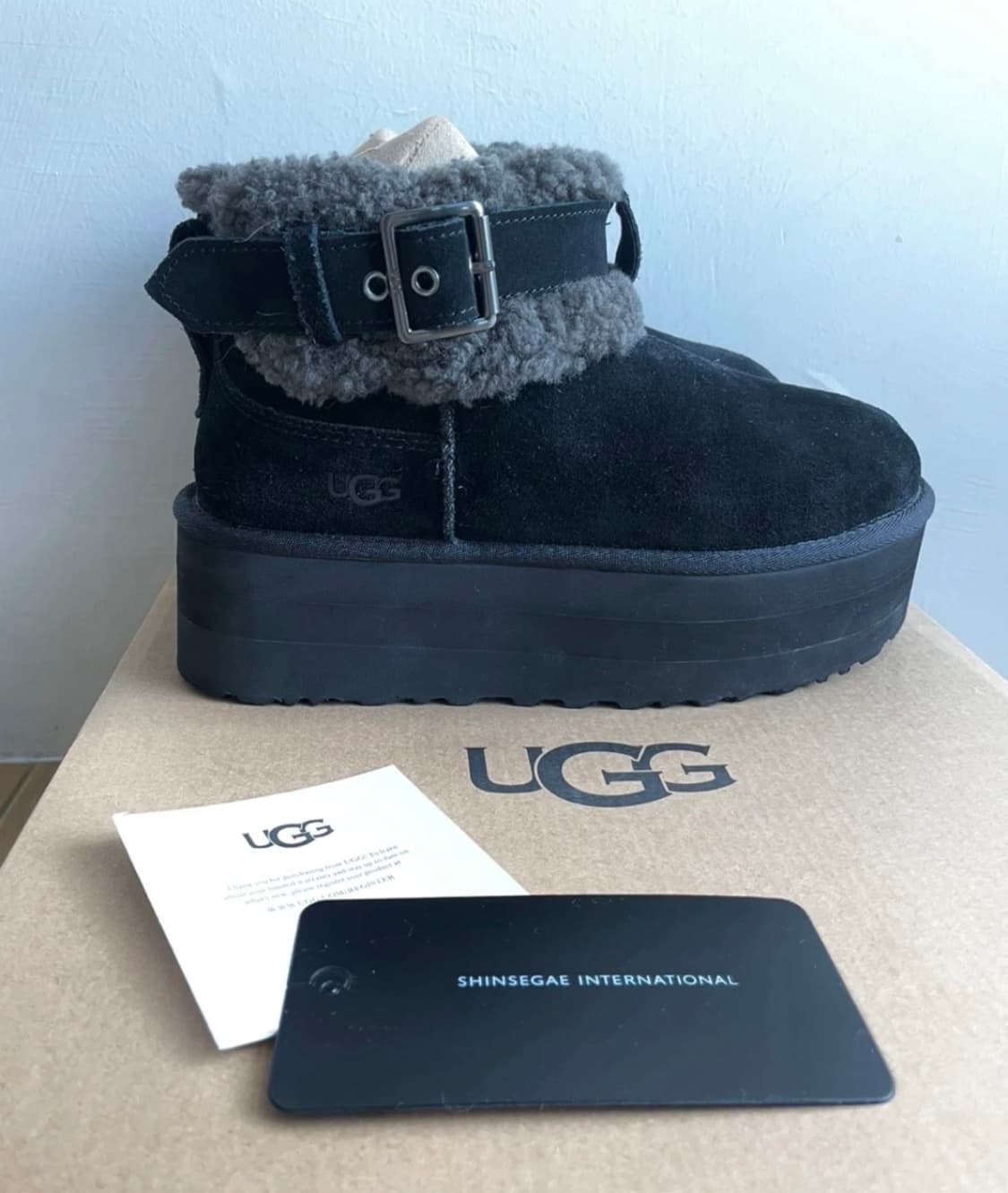 [UGG] 미국 어그 정품 스웨이드 벨티드 블랙 240 7사이즈 상품이미지1
