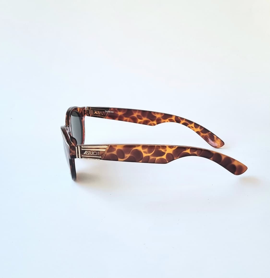 데드스탁 오벌형 호피 뿔테 선글라스 상품이미지5