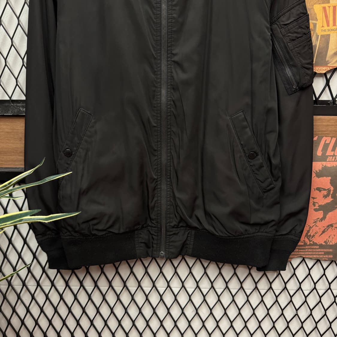 알파 인더스트리 MA-1 라이트 항공 점퍼 사이드 포켓 포인트 블랙 상품이미지4