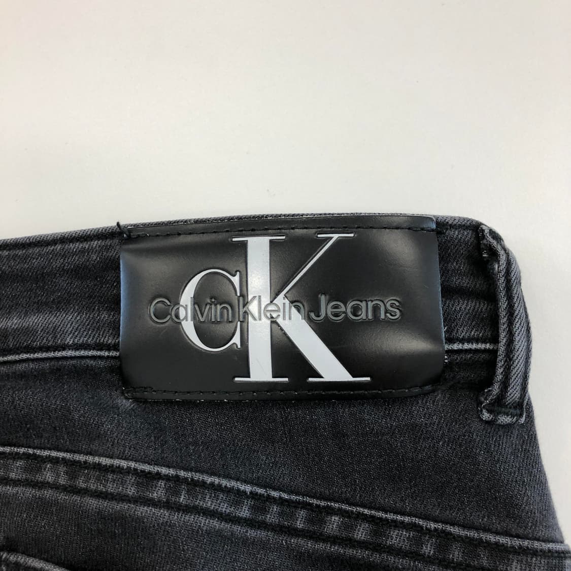 ck 캘빈클라인 레더패치 Body핏 블랙데님 30 인치 상품이미지4