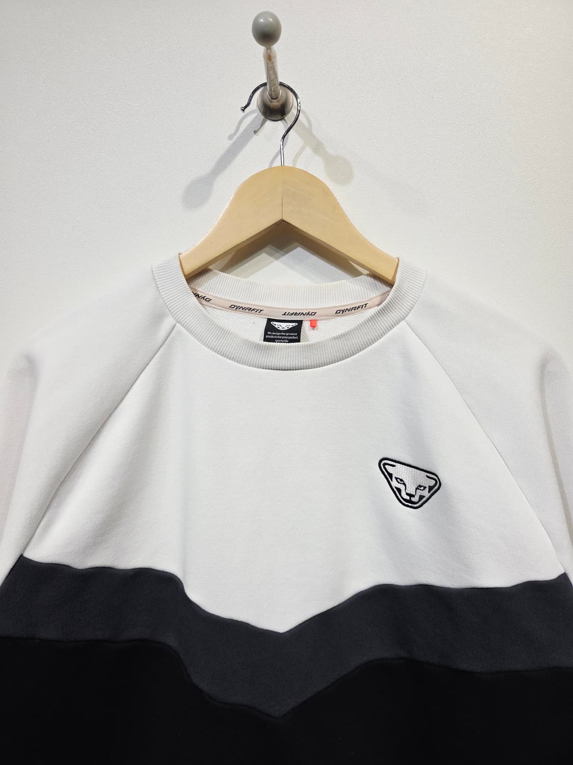 DYNAFIT 다이나핏 설표 로고 3단 배색 맨투맨 상품이미지3