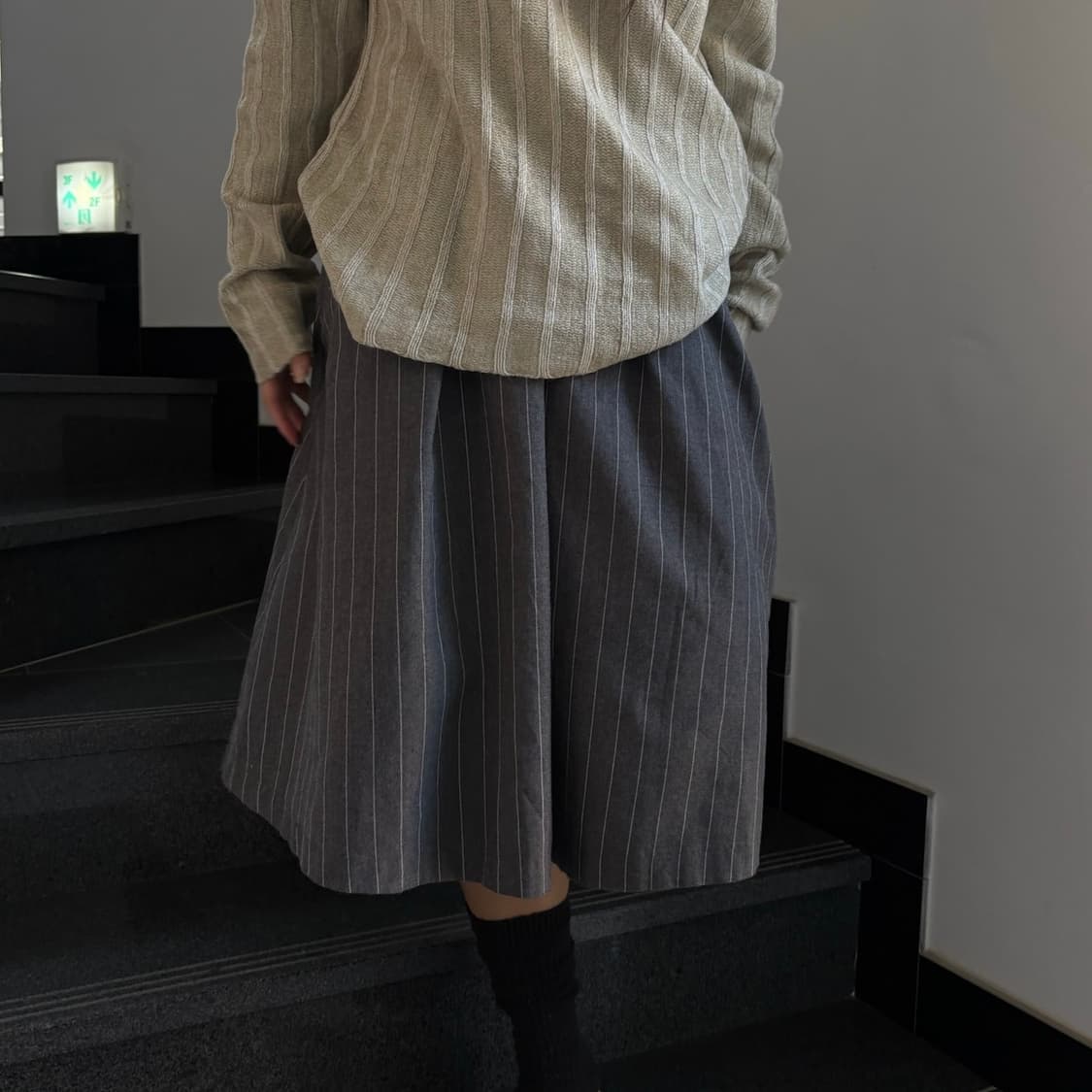 스트라이프 핀턱 스커트 상품이미지1