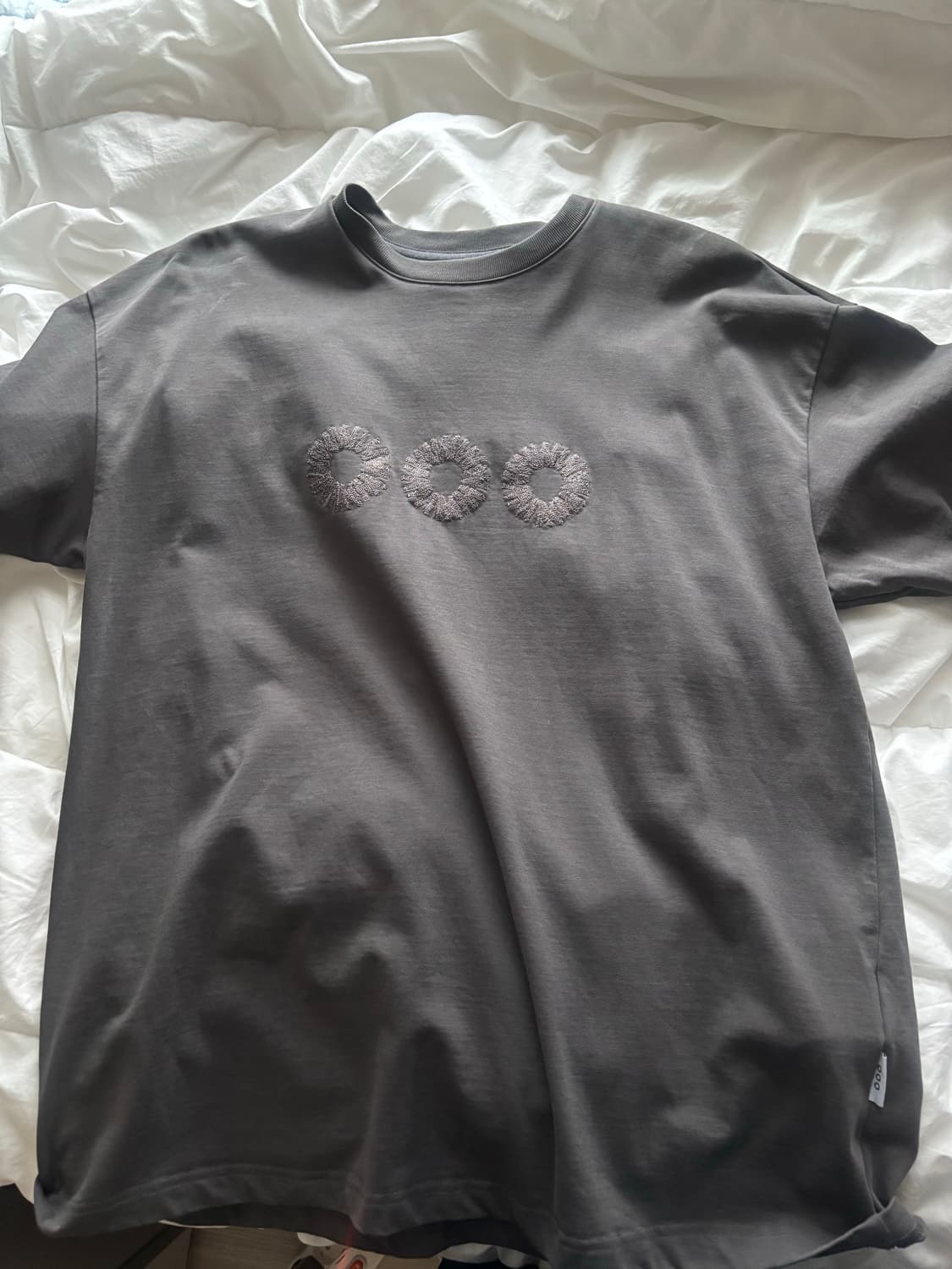 999 휴머니티 EVD로고 반팔 티셔츠 차콜 2 상품이미지2