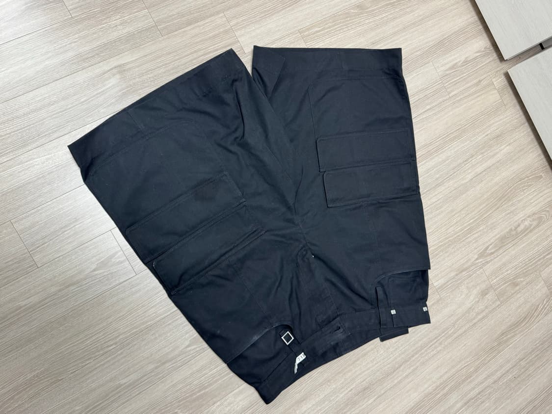 23fw 우영미 블랙 와이드 카고 쇼츠 48사이즈 상품이미지2