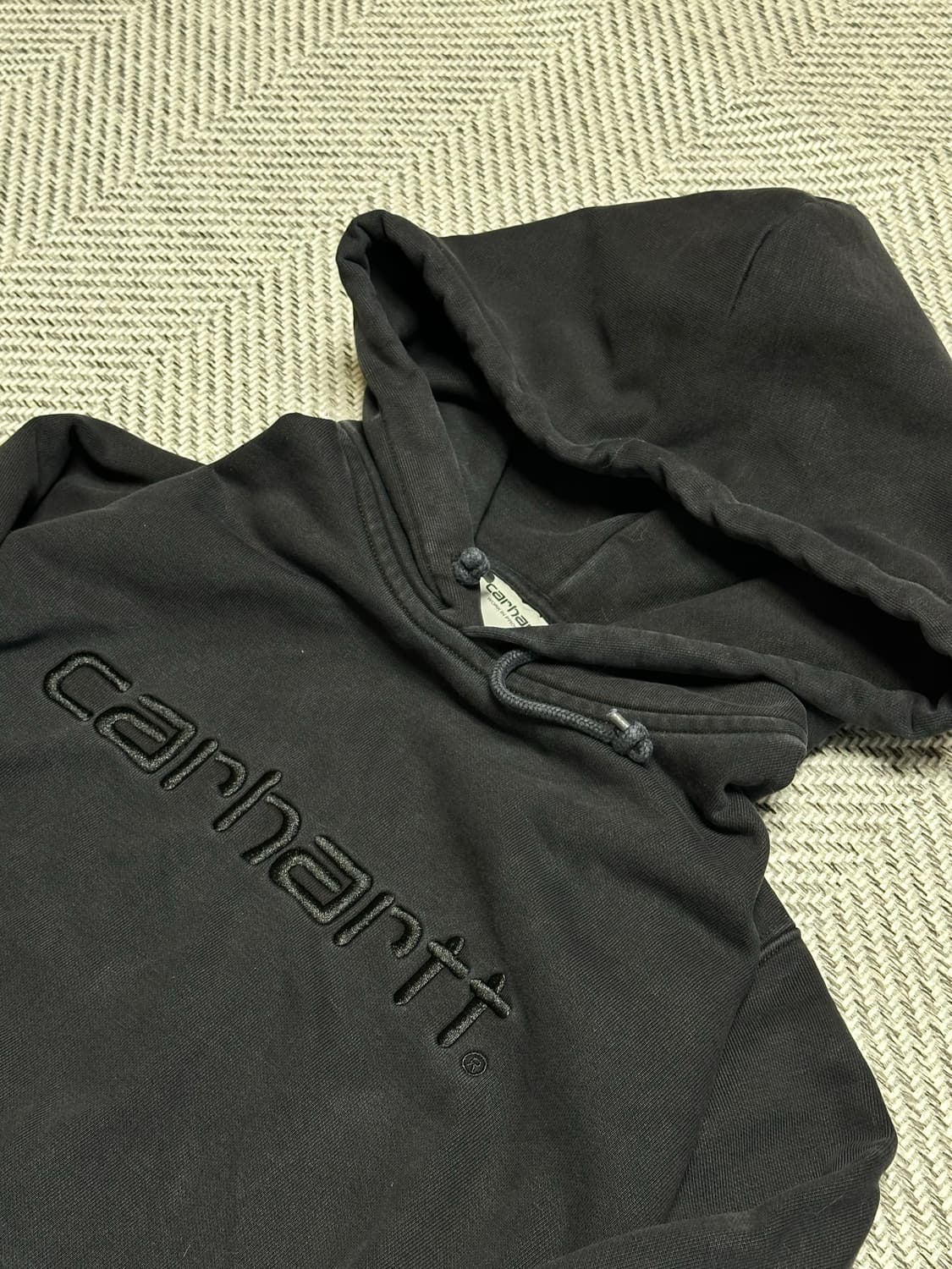 칼하트윕 wip 자수 후드티 블랙 상품이미지2