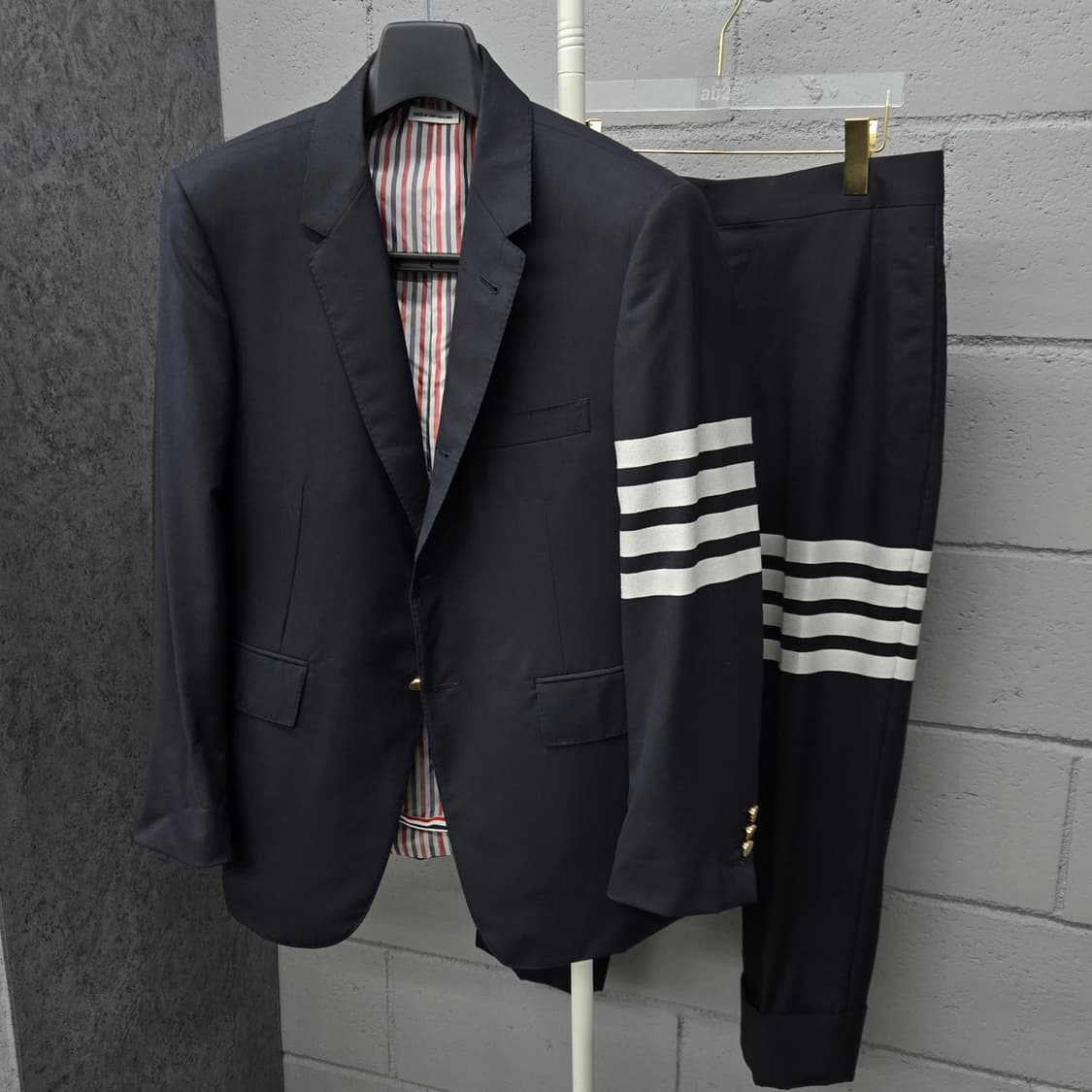 백화점판 / 톰브라운 4BAR 금장 울 블레이저 슬랙스 수트 셋업 1 상품이미지1