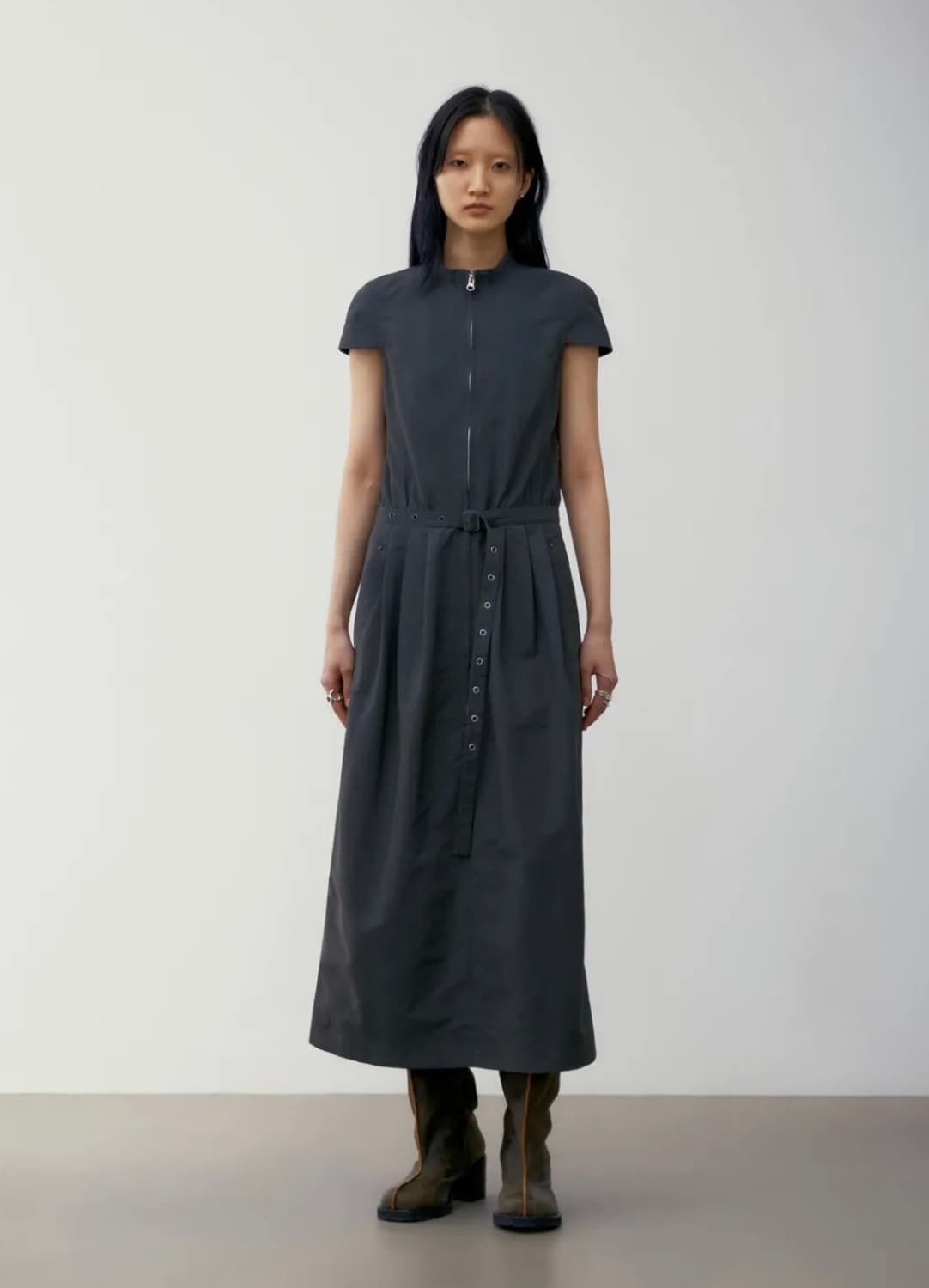 로우클래식 나일론 하이넥 원피스 차콜 상품이미지4