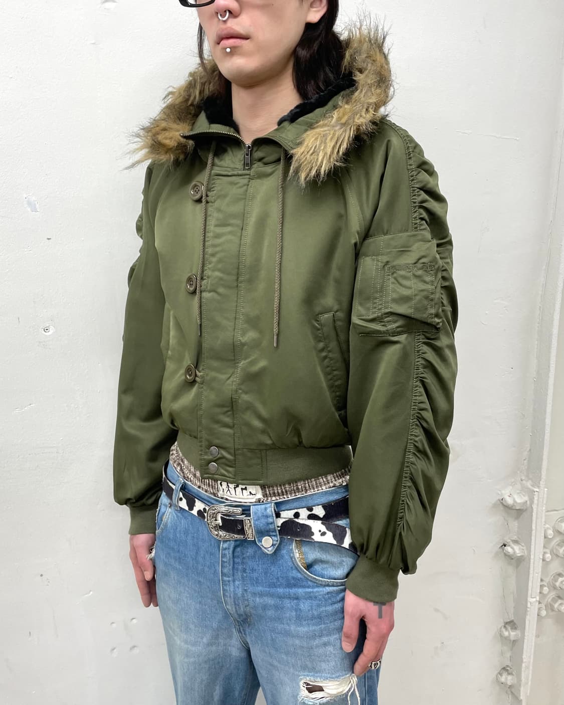 N2B Glossy Khaki Shirring Crop Padding  상품이미지3