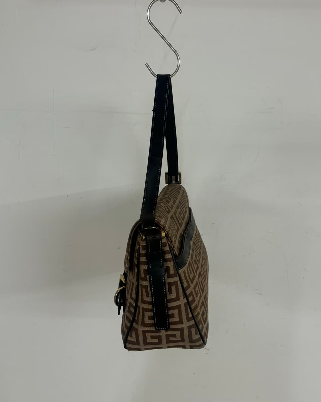 지방시 시그니처 4G 캔버스 가죽 플랩 숄더백 상품이미지3