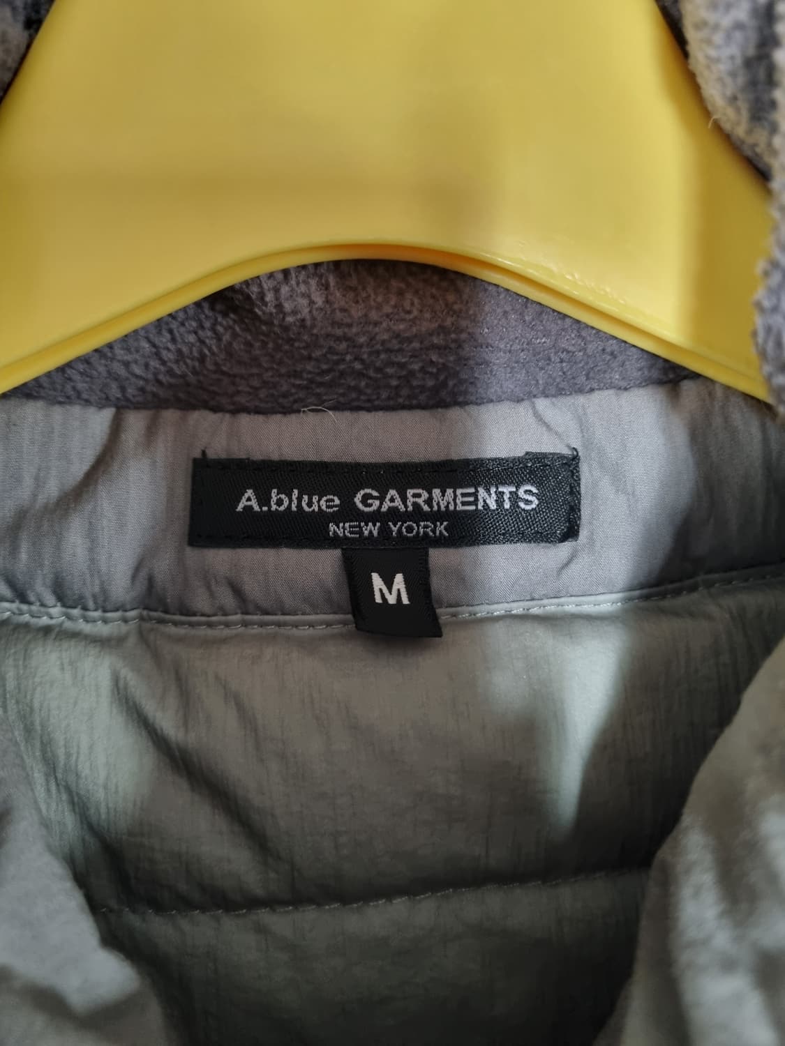 A blue GARMENTS 남성 패딩조끼  상품이미지3