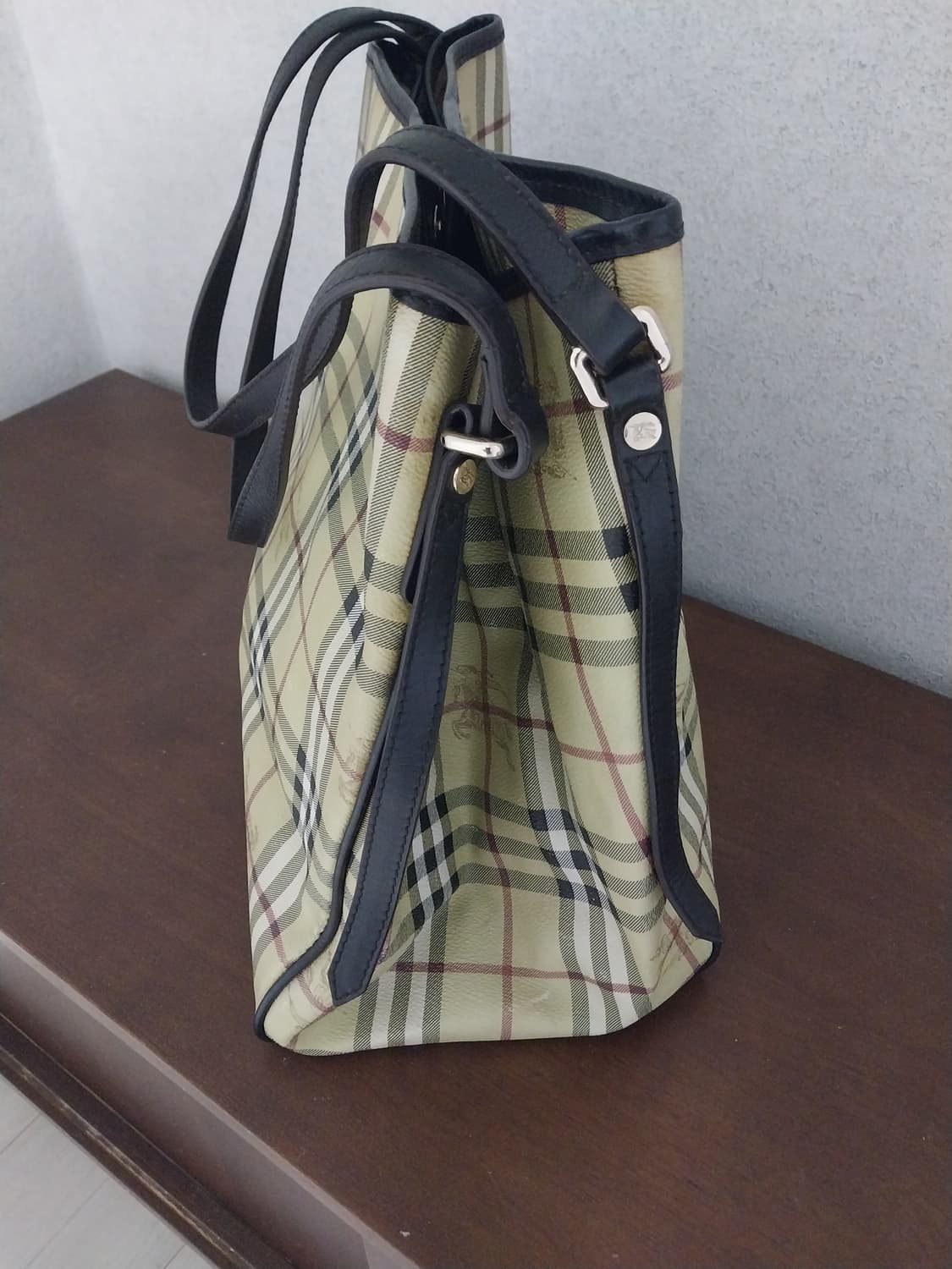 버버리 체크 숄더백. 상품이미지2