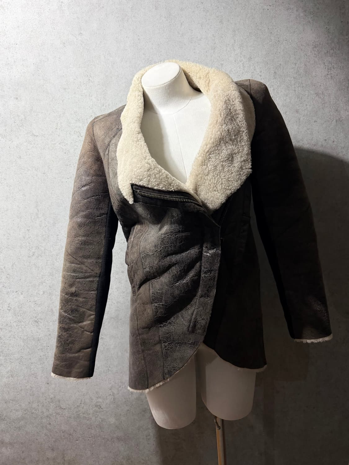 헬무트랭 비대칭 실루엣 램스킨 무스탕 상품이미지9