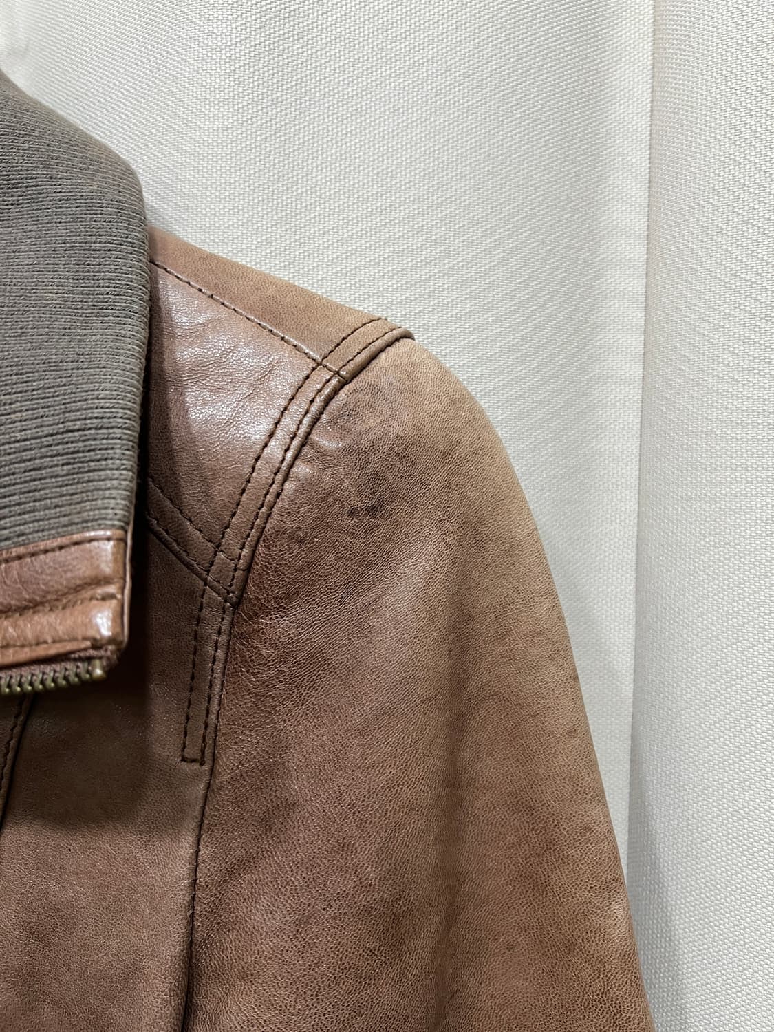 타미힐피거 양가죽 에이징 레더자켓  상품이미지5