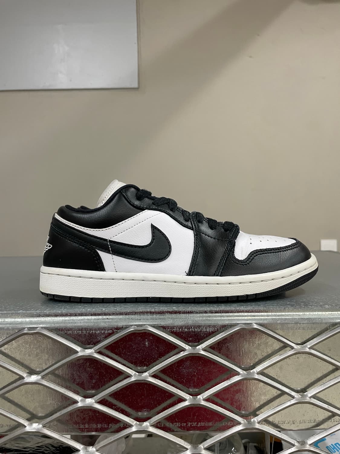 나이키 조던 1 로우 블랙 앤 화이트 240 상품이미지4