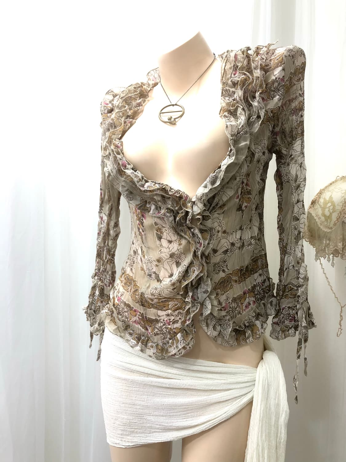 beige asymmetric frill floral blouse  상품이미지2