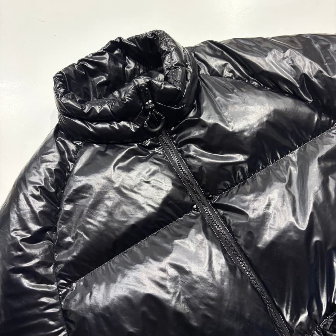 마뗑킴 블랙 유광 광택 패딩 점퍼 D230 상품이미지3