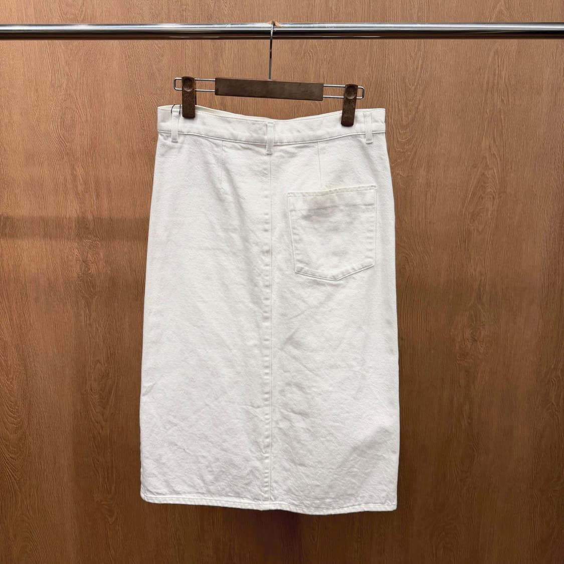 코스 미디 스커트 사이드 포켓 히든 집업 밑단 트임 디테일 아이보리 상품이미지3