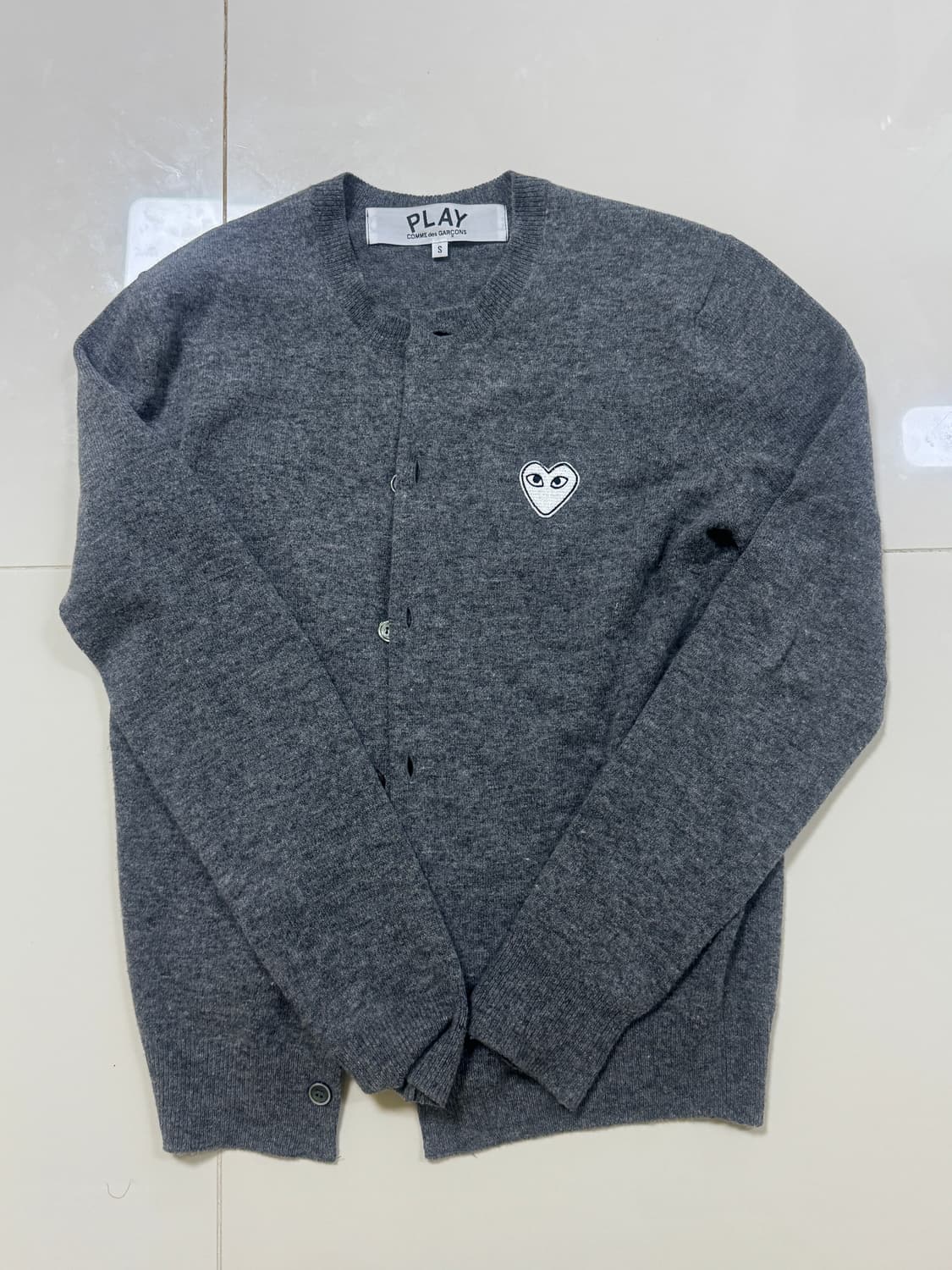 꼼데가르송 화이트 와펜 그레이 s 상품이미지2