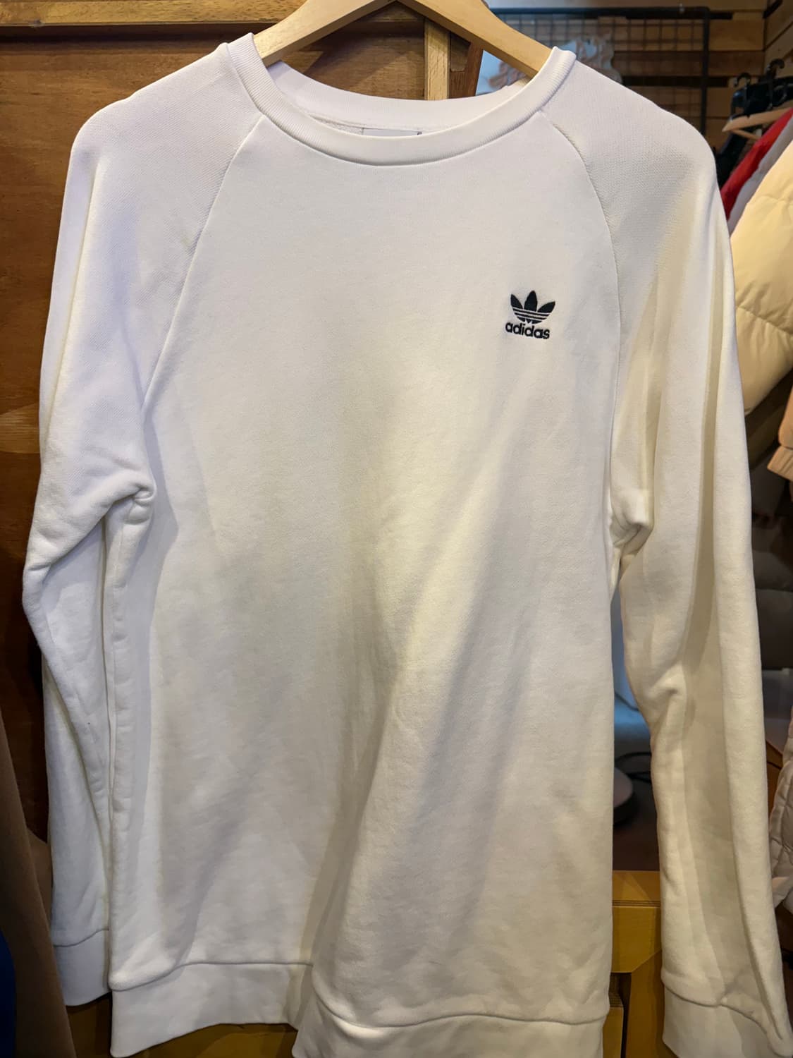 아디다스 자수로고 화이트 맨투맨 상품이미지1